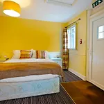 Oyo The White Horse, North Yorkshire 3*