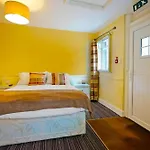 Oyo The White Horse, North Yorkshire Hotel 3*