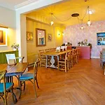Oyo The White Horse, North Yorkshire 3*