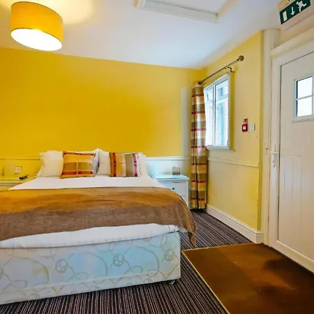 Oyo The White Horse, North Yorkshire Hotel 3*