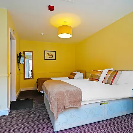 Oyo The White Horse, North Yorkshire 3*