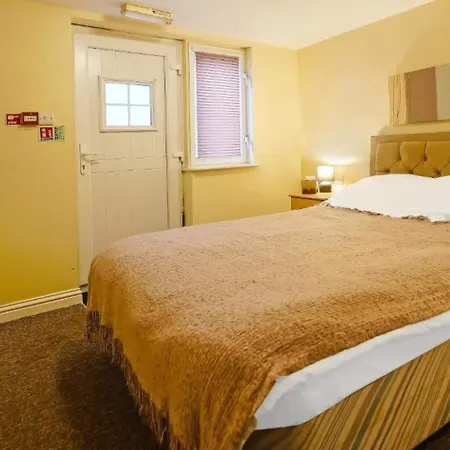 Oyo The White Horse, North Yorkshire Hotel