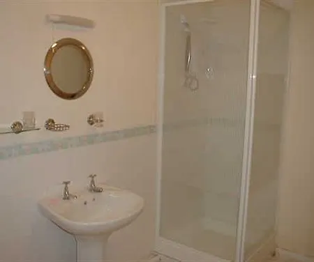 Oyo The White Horse, North Yorkshire 3*