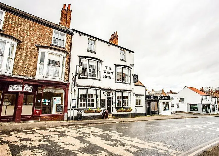 Oyo The White Horse, North Yorkshire Hotel 3*