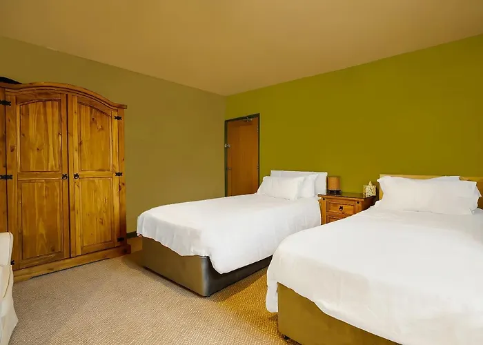 Oyo The White Horse, North Yorkshire Hotel