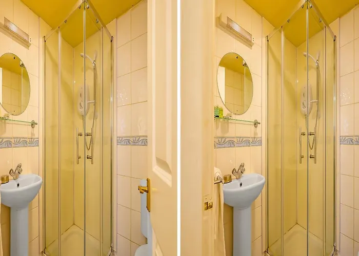 Oyo The White Horse, North Yorkshire Hotel