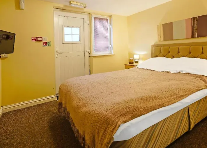 Oyo The White Horse, North Yorkshire Hotel