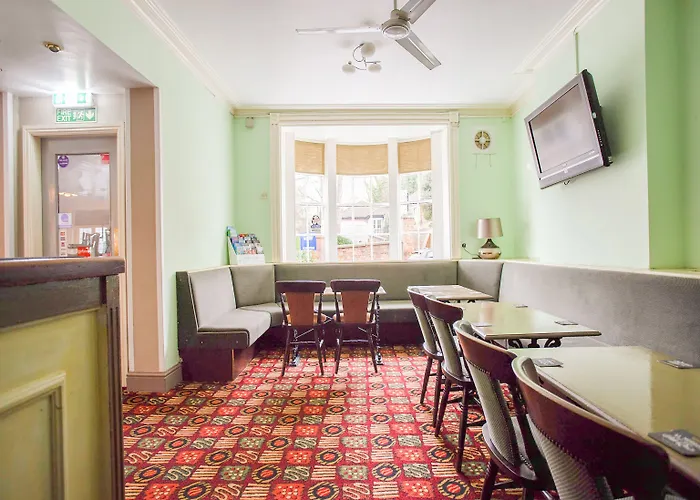 Oyo The White Horse, North Yorkshire Hotel 3*