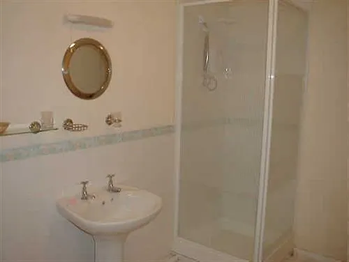 Oyo The White Horse, North Yorkshire 3*