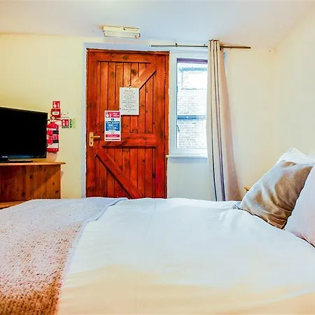 Oyo The White Horse, North Yorkshire 3*